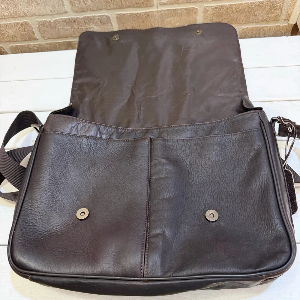 KENNETH COLE REACTION COLOMBIAN LEATHER CROSSBODY MESSENGER BAG